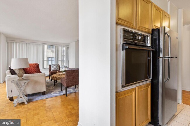 Building Photo - 224-30 W Rittenhouse Square