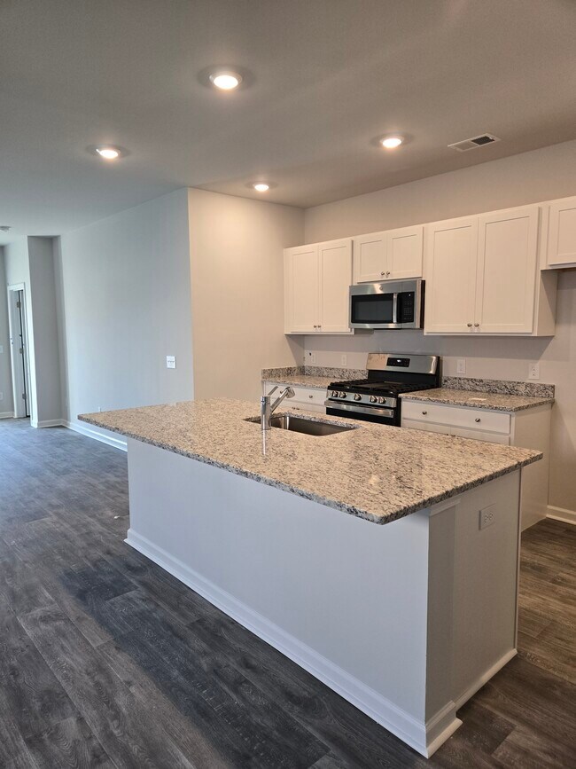 Building Photo - 138 Saltgrass Way