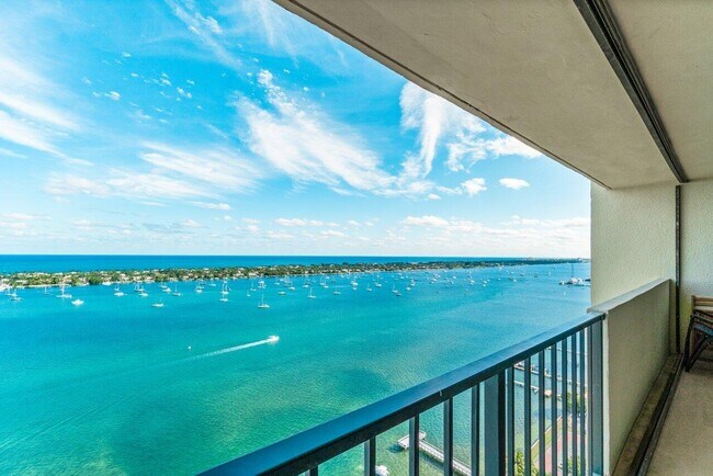 Foto del edificio - 5600 N Flagler Dr