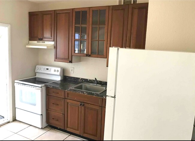 Foto del edificio - 1664 NE 146th St