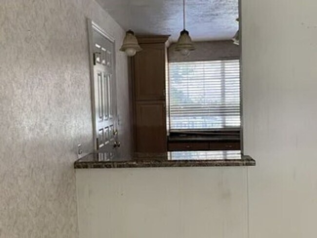 Building Photo - 299 N Highland Dr