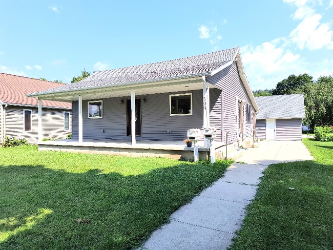 Building Photo - 504 Decorah Ave