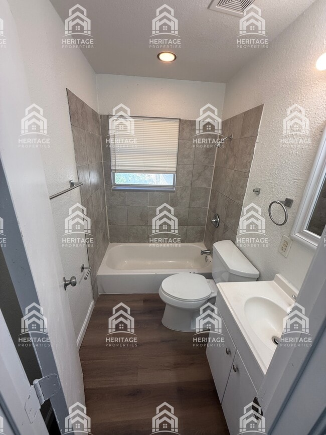 Photo - 1108 E Inwood Dr (Arlington, TX) House