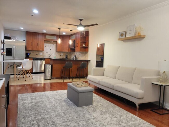 Foto del edificio - 5326 Fleetwood Oaks Ave