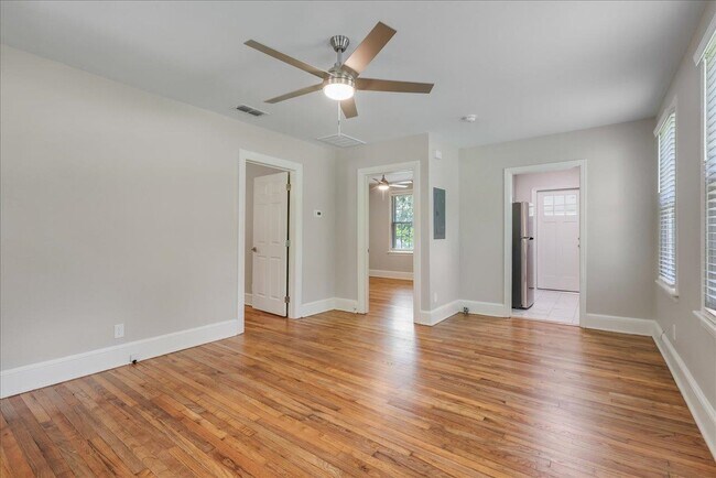 Foto del edificio - 514-516 E Jennings St