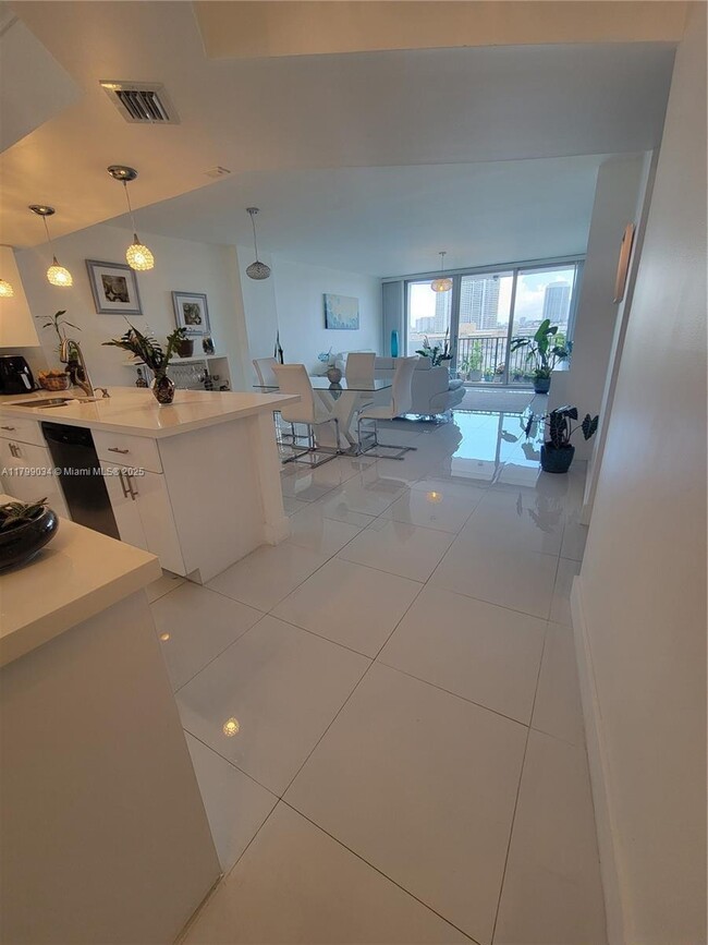 Foto del edificio - 3703 NE 166th St