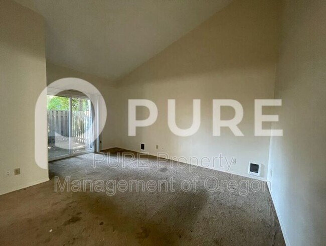 Building Photo - 9015 SE Clackamas Rd