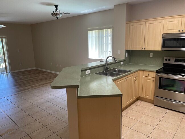 Foto del edificio - 5051 SE Mariner Garden Cir