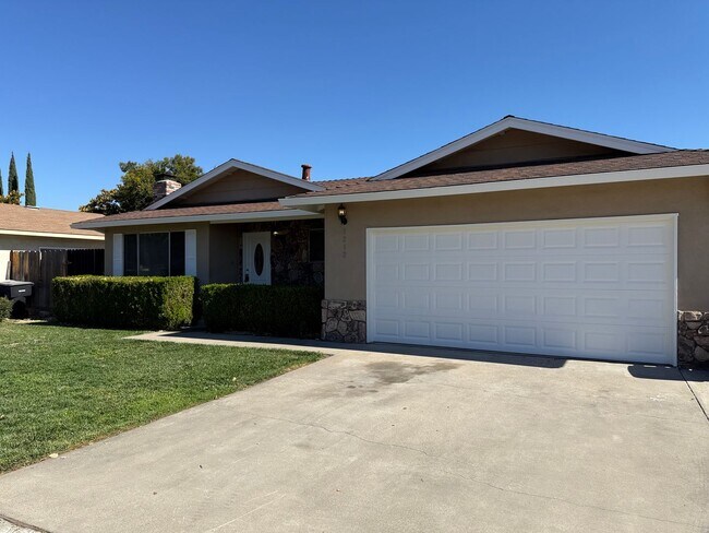 Building Photo - 4-bedroom single story in East Modesto!