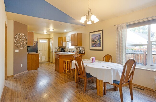 Foto del edificio - Gorgeous 4 Bed / 3 Bath Home on Hermione Lane!