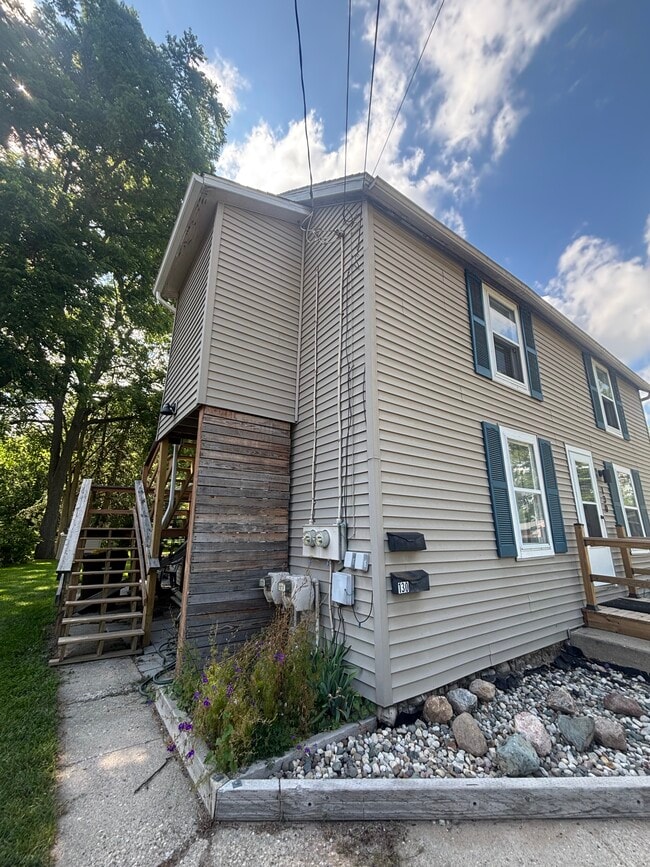 Upper unit with separate entry - 130 Grafton Ave