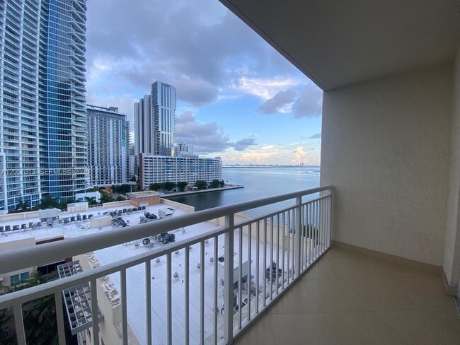 Building Photo - 2000 N Bayshore Dr