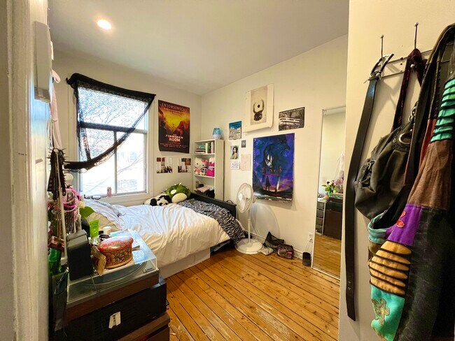 Bedroom #2 - 4118 Boul Saint-Laurent