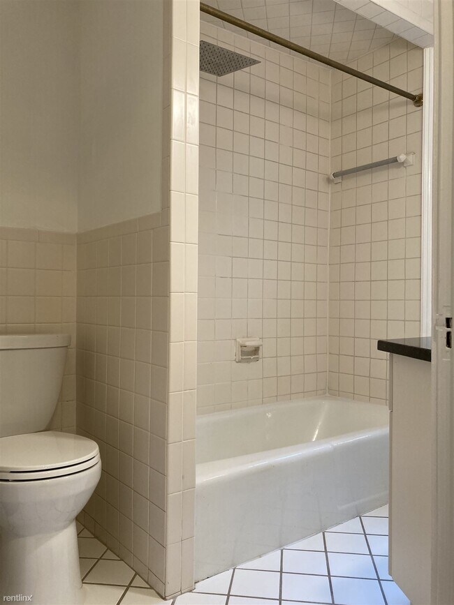 Foto del edificio - 4 br, 2 bath Duplex - 19 Appleby Rd