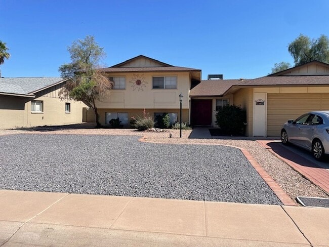 Building Photo - 6 Bed/4.5 Bath Home Close to ASU