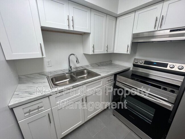 Foto del edificio - 1318 Sydney Pl