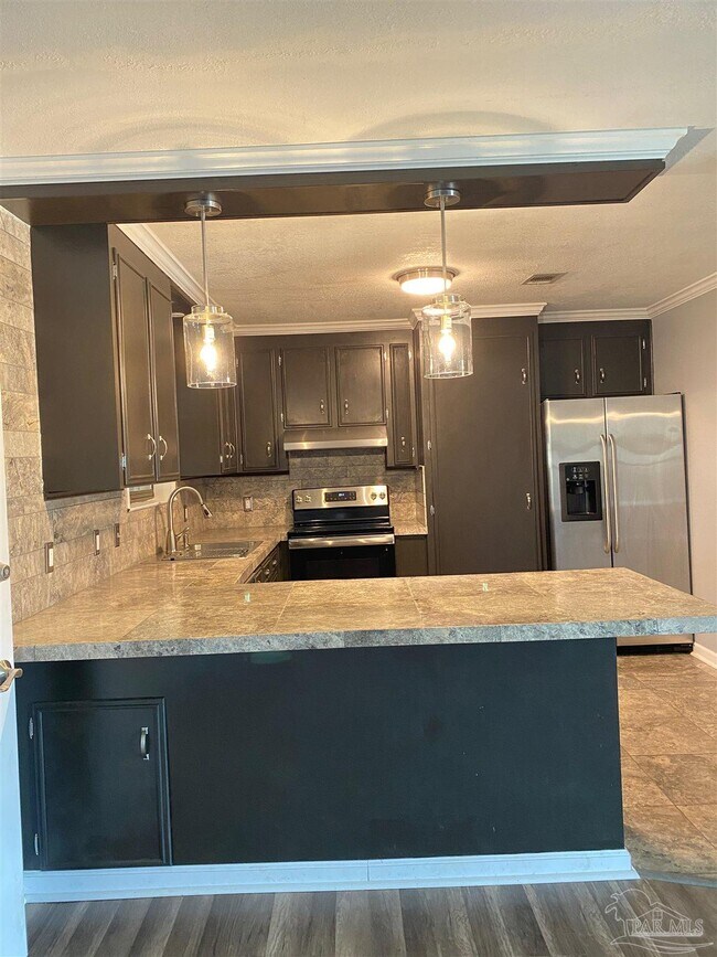 Foto del edificio - 3308 Pine Forest Rd