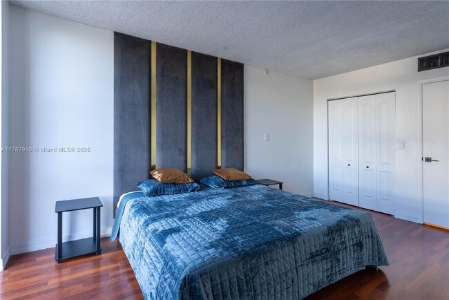 Foto del edificio - 3675 N Country Club Dr