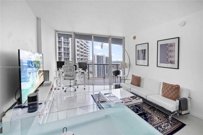 Building Photo - 495 Brickell Ave