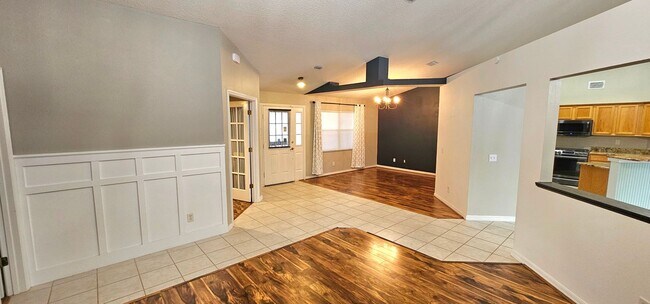 Foto del edificio - Enormous & Gorgeous Rockledge Stunner, set...