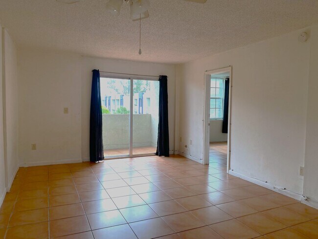 Foto del edificio - 10000 NW 80th Ct