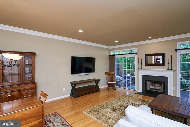 Foto del edificio - 138 Whispering Oaks Dr