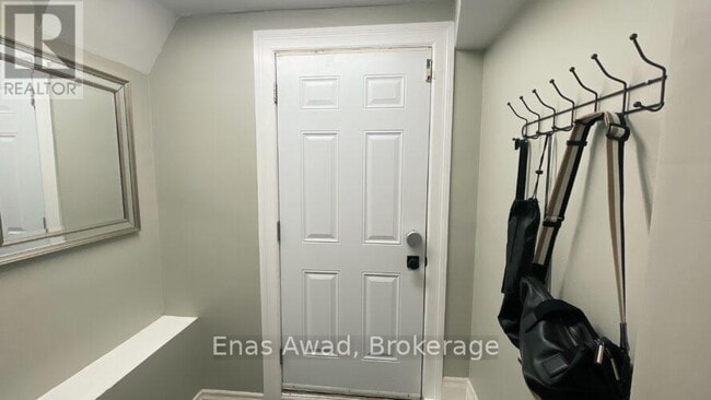 Building Photo - 65 Holcolm Rd