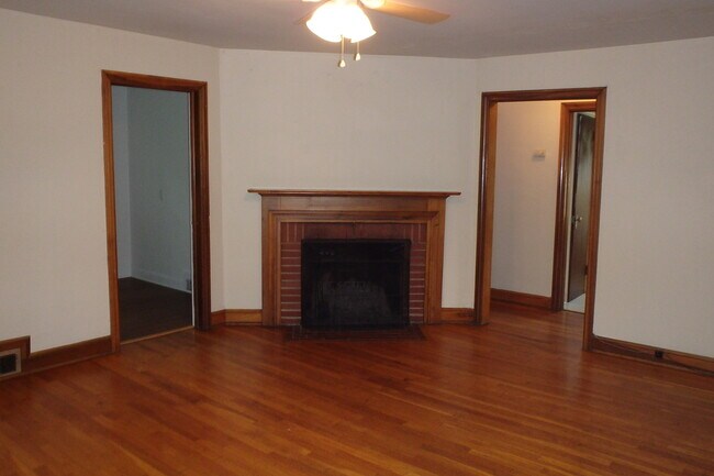 Building Photo - 157 E Park Ave