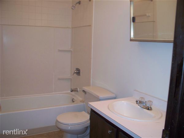 Foto del edificio - 121 Sunnyhill Dr