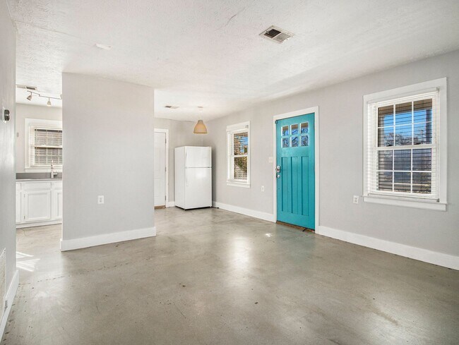 Foto del edificio - 3 bdrm, 1 bath in Grant Park