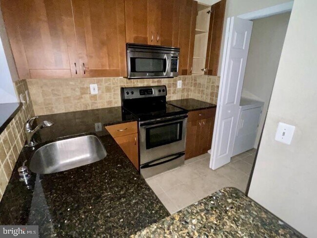 Foto del edificio - 1591 Spring Gate Dr.