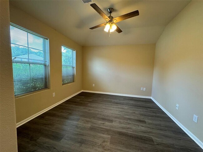 Building Photo - 6 Heritage Oaks Dr