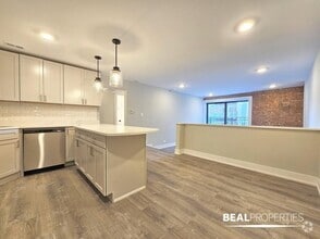 Building Photo - 1220 N La Salle Dr