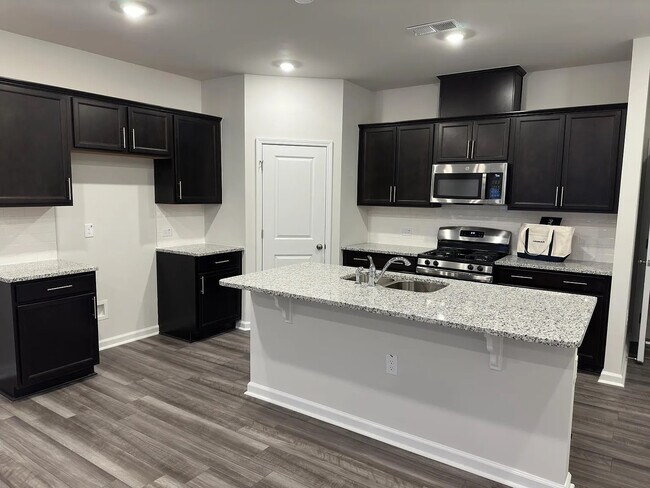 Foto del edificio - Room in Townhome on Kasota Ln