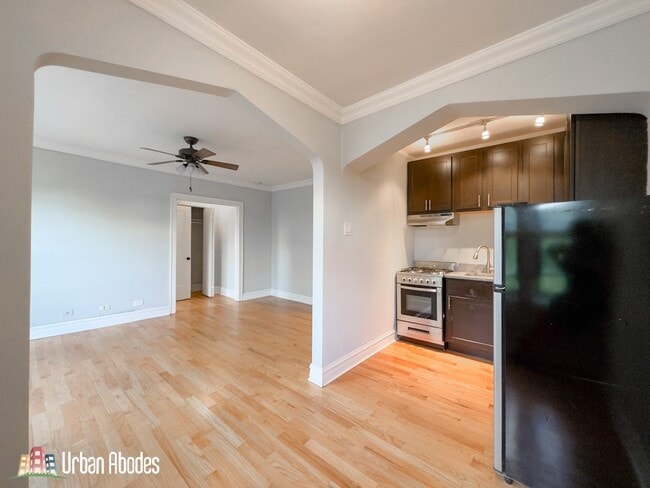 Building Photo - 4735 N Hermitage Ave