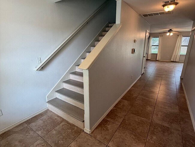 Building Photo - 6118 Fraile Dr
