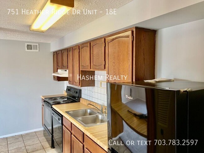 Building Photo - 751 Heather Ridge Dr