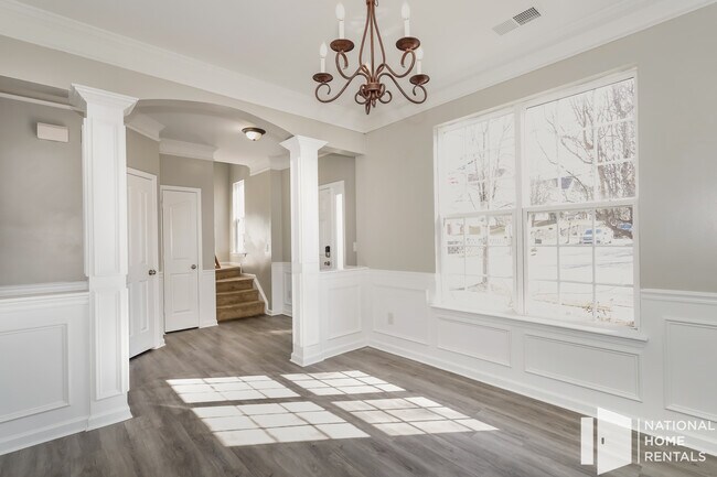 Building Photo - 8351 Rolling Meadows Ln