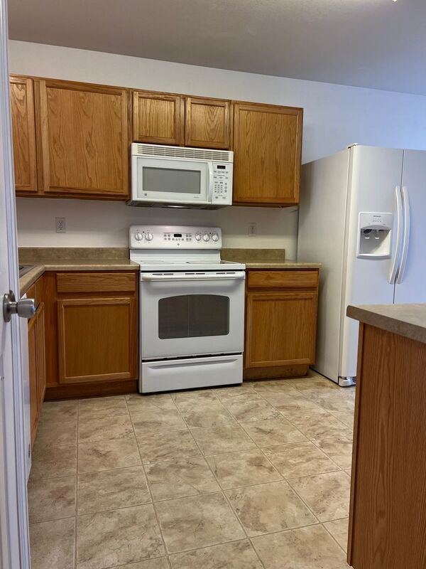 Building Photo - 8215 Silver Glen Dr