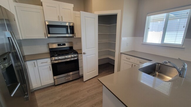 Building Photo - Cedar City 3 bed | 2 Bath | 2 Car Townhome