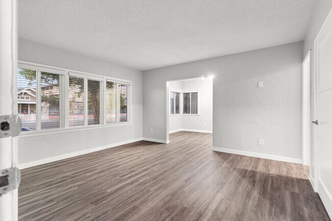 Foto del edificio - 1900 E 7th St