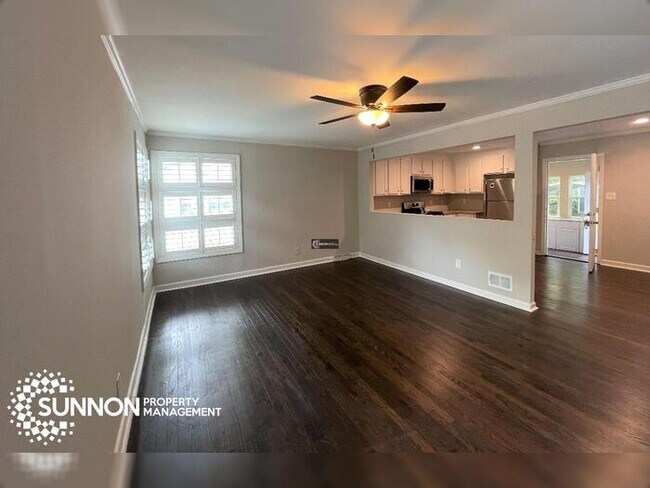 Building Photo - Beautifully Remodeled 3 Bed 2 Bath in Sout...