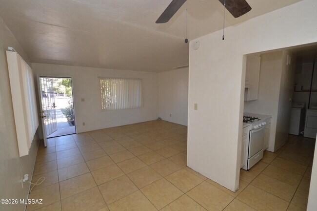 Foto del edificio - 4650 E 19th St