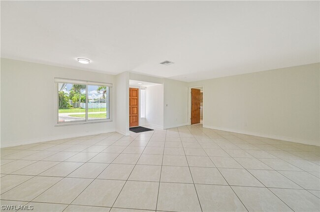 Building Photo - 167 Doral Cir