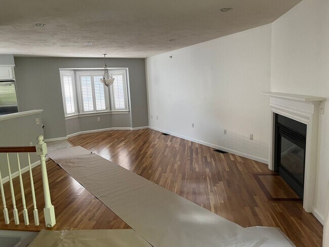 Building Photo - Executive 2 Br / 2BA Townhouse in Quincy -...