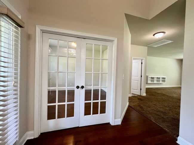 Foto del edificio - 5 bedroom 3 1/2 bathroom home