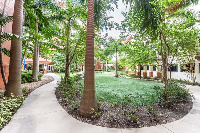 Courtyard - Lafayette Square Apartments