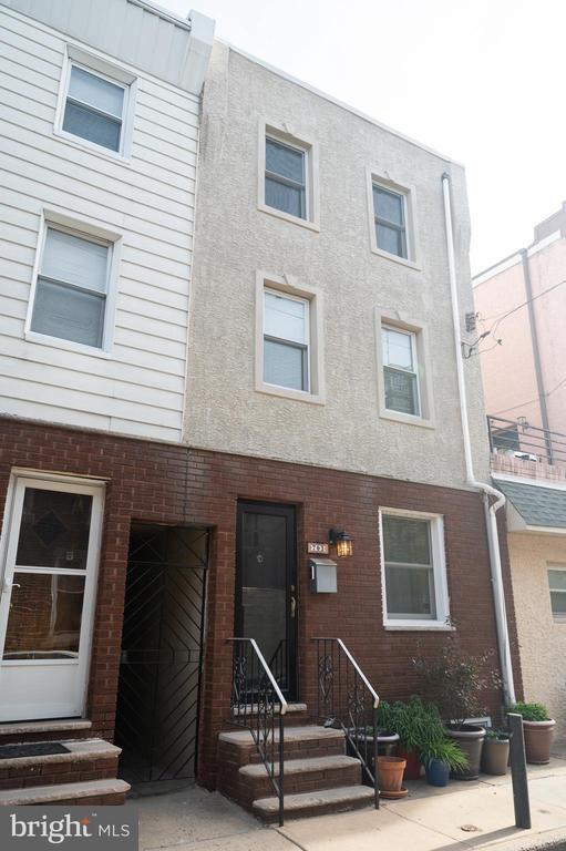 Building Photo - 703 Annin St