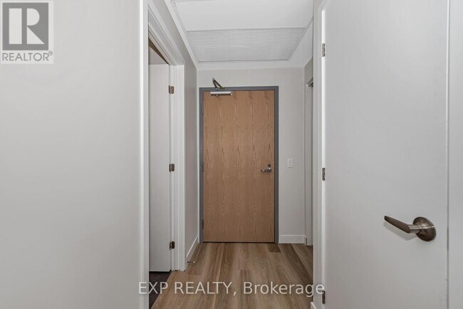 Building Photo - 211 Armstrong St