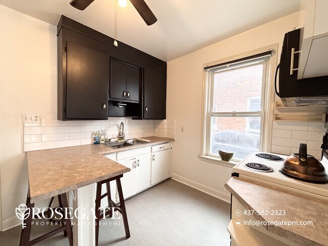 Building Photo - Spacious 2-Bedroom Unit with 2 Parking, Fireplace & Backyard – Barrie